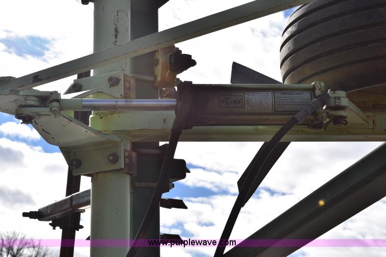 image for item I8563 Sunflower 3040-28 sweep plow