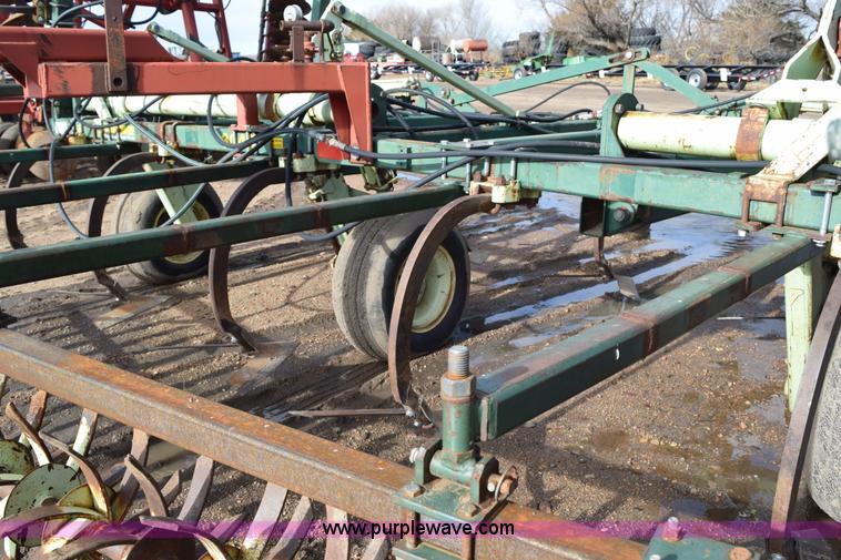 image for item I8563 Sunflower 3040-28 sweep plow