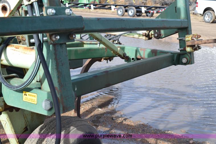 image for item I8563 Sunflower 3040-28 sweep plow