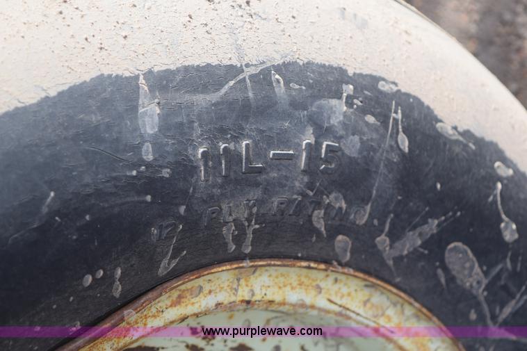 image for item I8563 Sunflower 3040-28 sweep plow