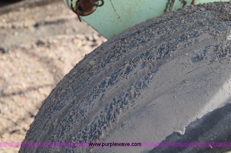 image for item I8563 Sunflower 3040-28 sweep plow