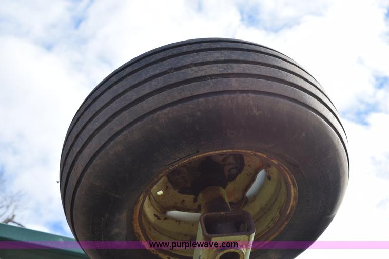 image for item I8563 Sunflower 3040-28 sweep plow