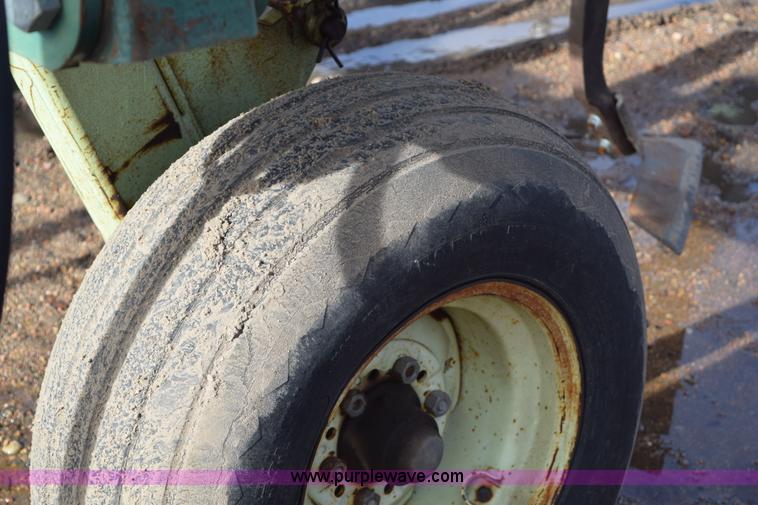 image for item I8563 Sunflower 3040-28 sweep plow