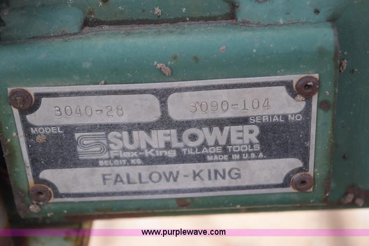 image for item I8563 Sunflower 3040-28 sweep plow