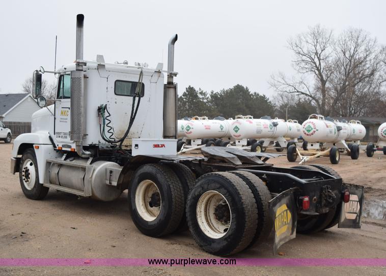 image for item I8595 1994 Freightliner FLD semi truck