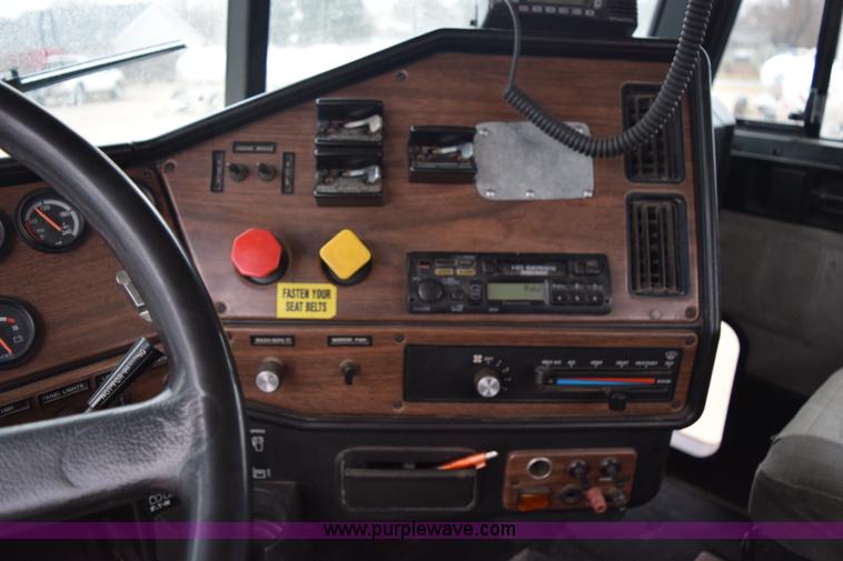 image for item I8595 1994 Freightliner FLD semi truck