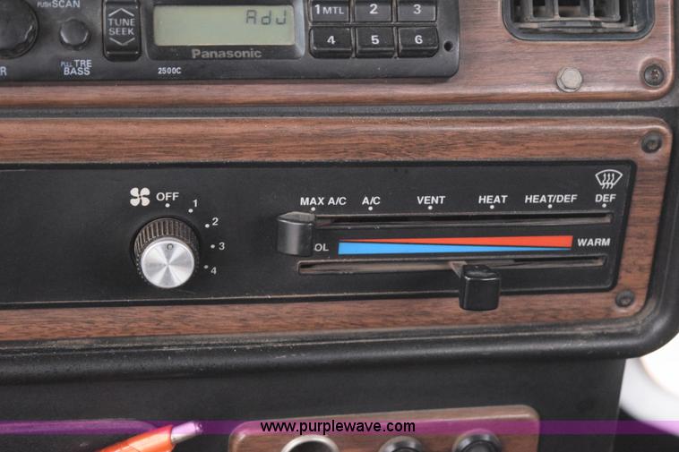 image for item I8595 1994 Freightliner FLD semi truck