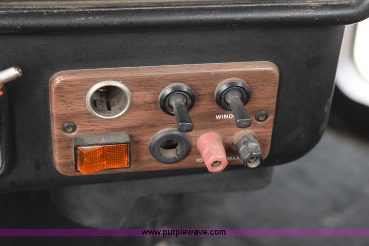 image for item I8595 1994 Freightliner FLD semi truck