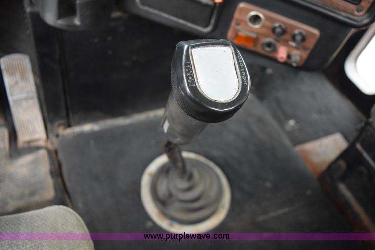 image for item I8595 1994 Freightliner FLD semi truck