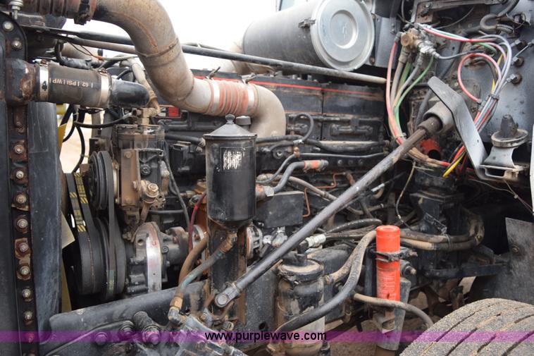 image for item I8595 1994 Freightliner FLD semi truck