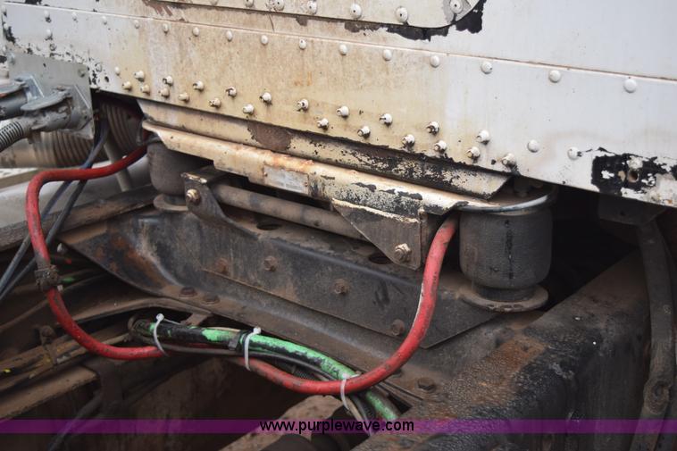 image for item I8595 1994 Freightliner FLD semi truck