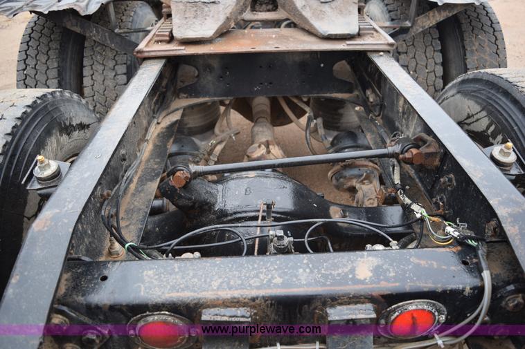 image for item I8595 1994 Freightliner FLD semi truck