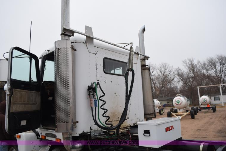 image for item I8595 1994 Freightliner FLD semi truck