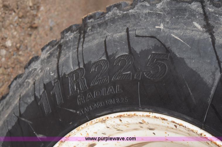 image for item I8595 1994 Freightliner FLD semi truck