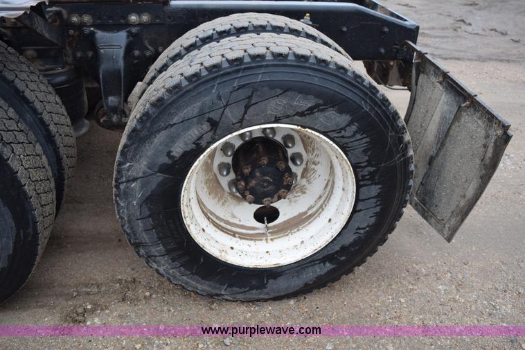 image for item I8595 1994 Freightliner FLD semi truck