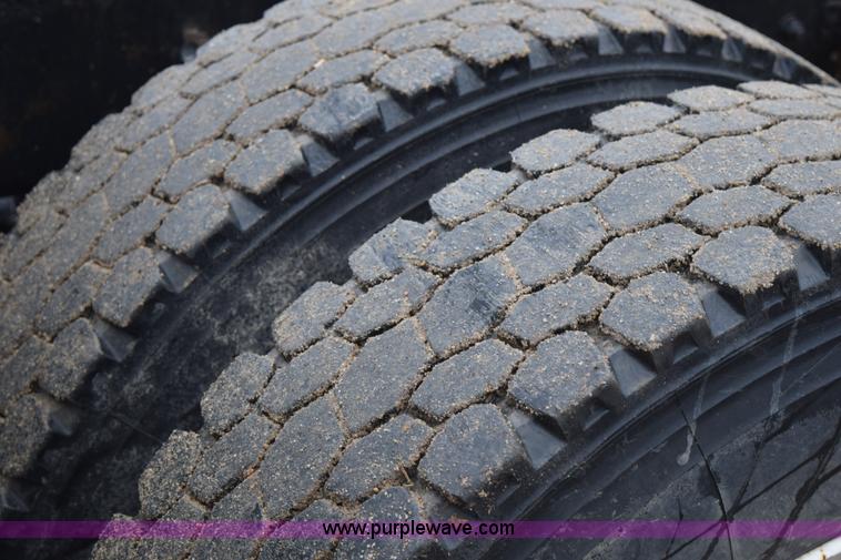 image for item I8595 1994 Freightliner FLD semi truck