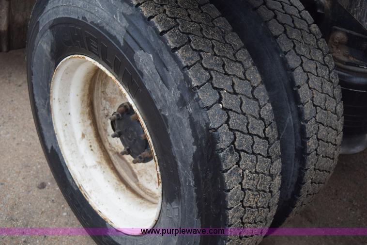 image for item I8595 1994 Freightliner FLD semi truck