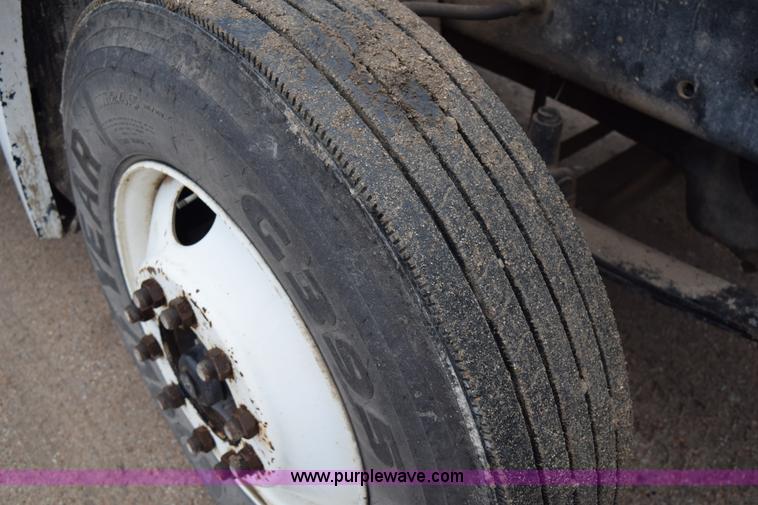 image for item I8595 1994 Freightliner FLD semi truck