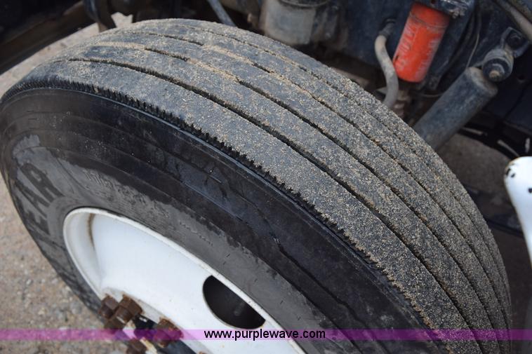 image for item I8595 1994 Freightliner FLD semi truck