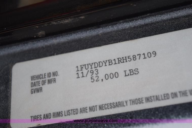 image for item I8595 1994 Freightliner FLD semi truck