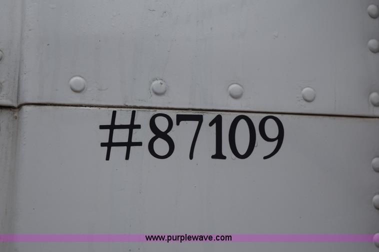 image for item I8595 1994 Freightliner FLD semi truck