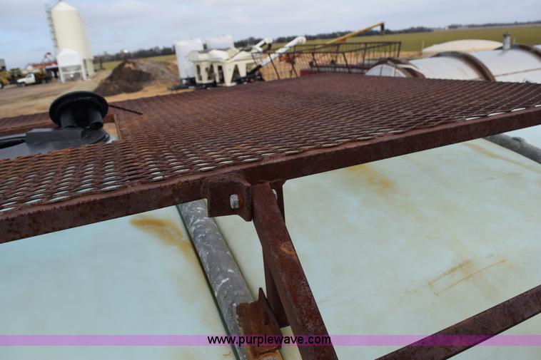 image for item I8603 1981 Dorsey flatbed tender trailer