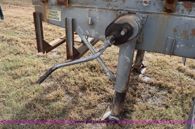 image for item I8604 1979 CTC Polar tanker trailer