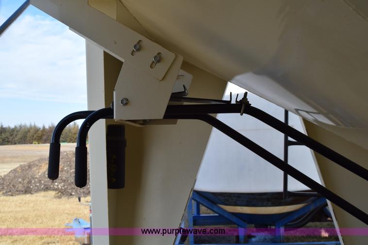 image for item I8608 Meridian 240RT Seed Express tender trailer