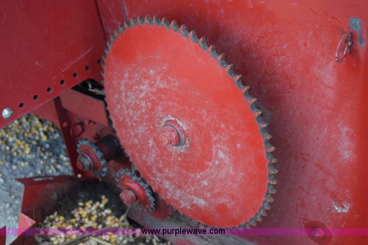 image for item I8612 1995 Case IH 1083 corn head