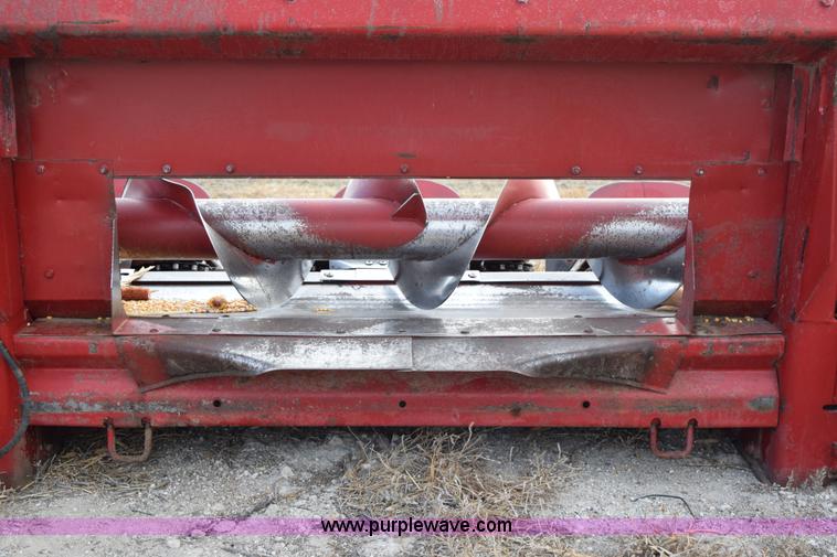 image for item I8612 1995 Case IH 1083 corn head