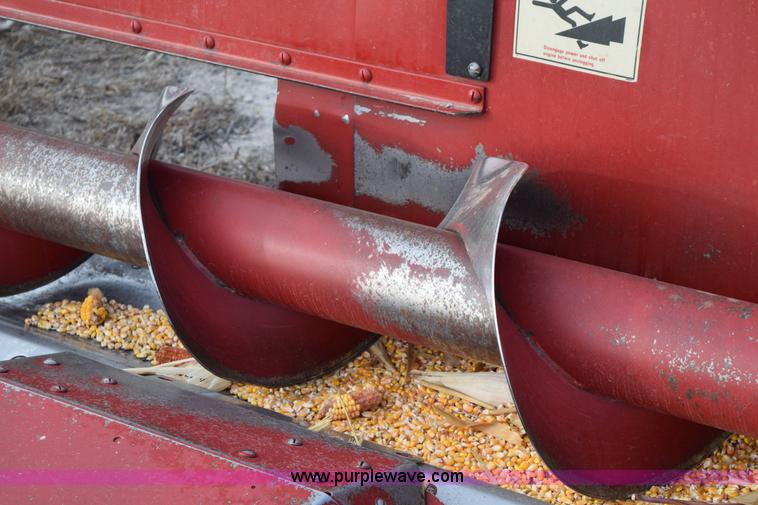 image for item I8612 1995 Case IH 1083 corn head