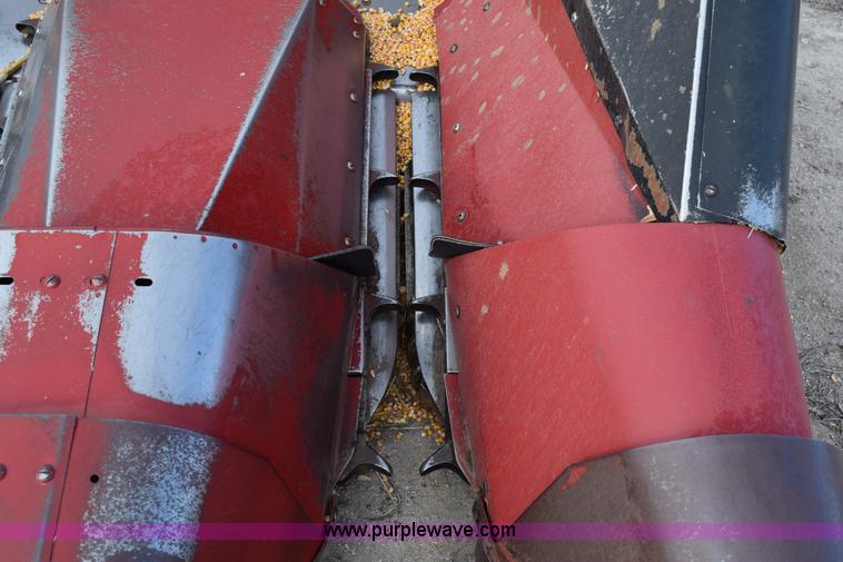image for item I8612 1995 Case IH 1083 corn head