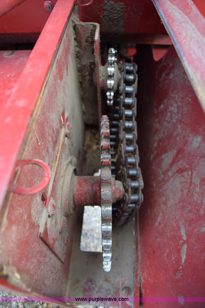 image for item I8612 1995 Case IH 1083 corn head