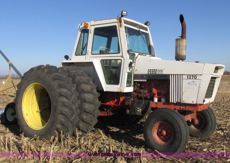 image for item I8829 1974 Case 1370 tractor
