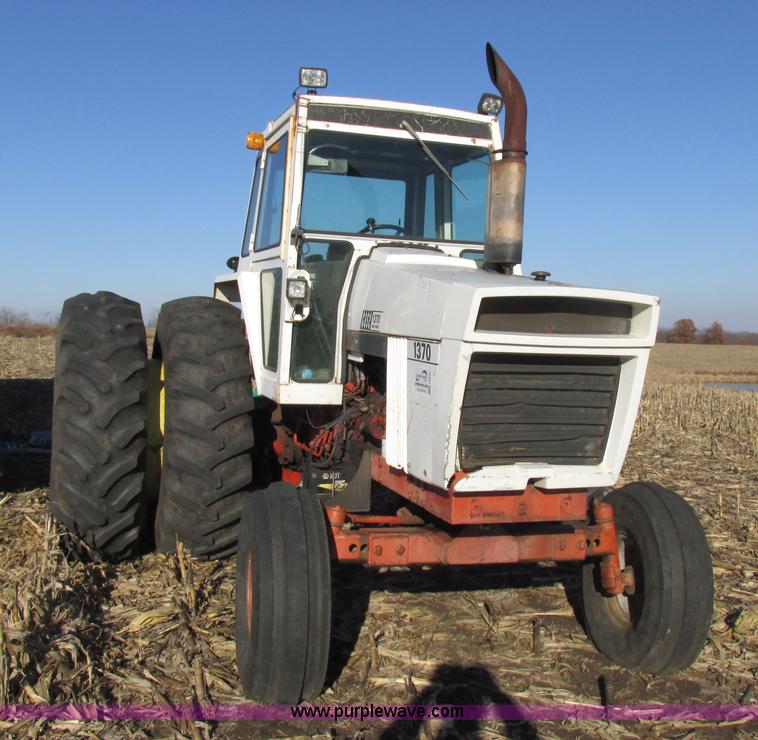 image for item I8829 1974 Case 1370 tractor