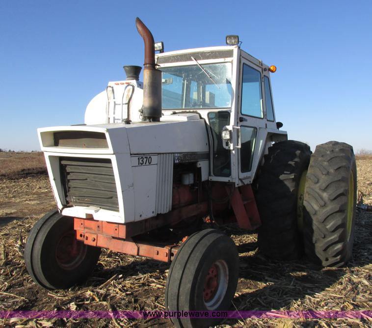 image for item I8829 1974 Case 1370 tractor