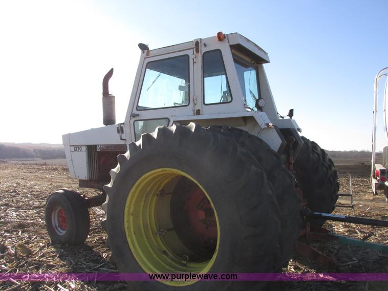 image for item I8829 1974 Case 1370 tractor