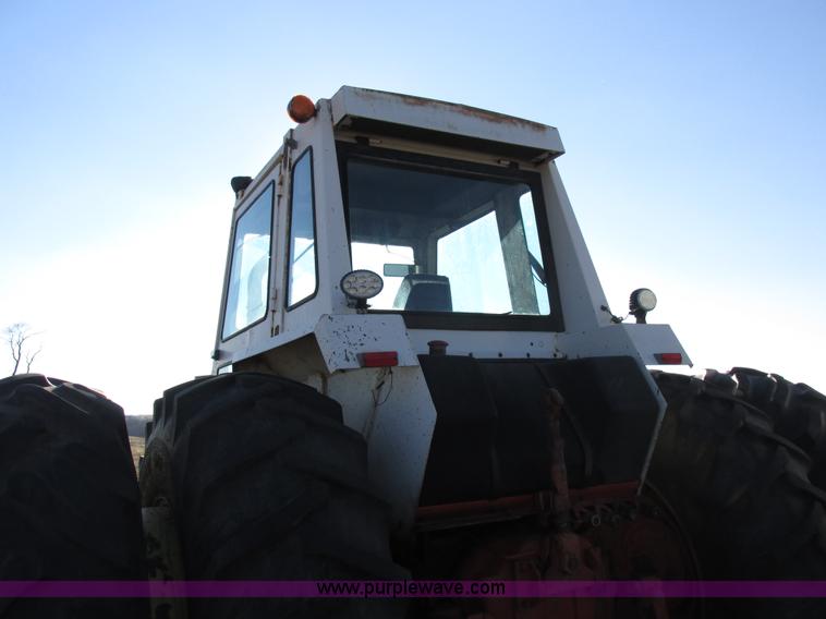 image for item I8829 1974 Case 1370 tractor