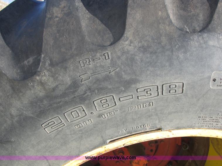 image for item I8829 1974 Case 1370 tractor