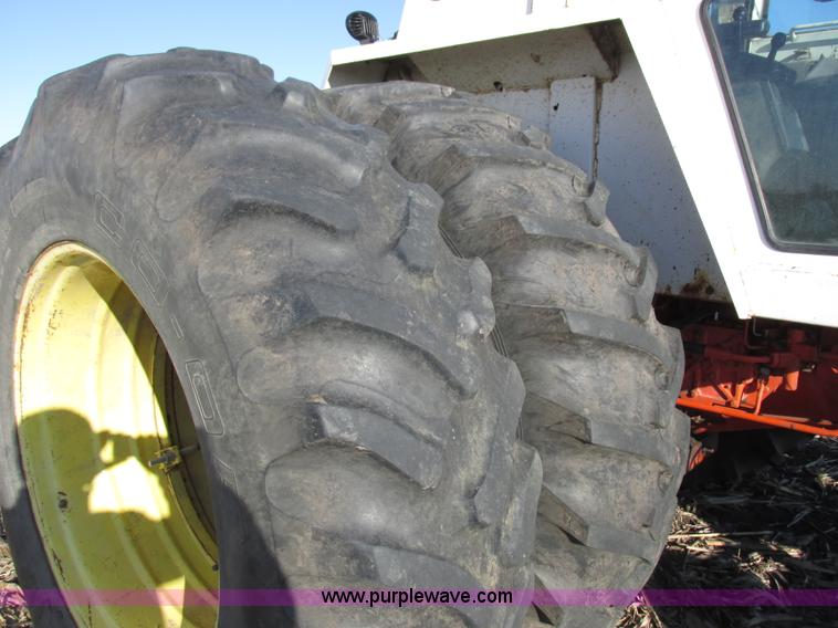 image for item I8829 1974 Case 1370 tractor