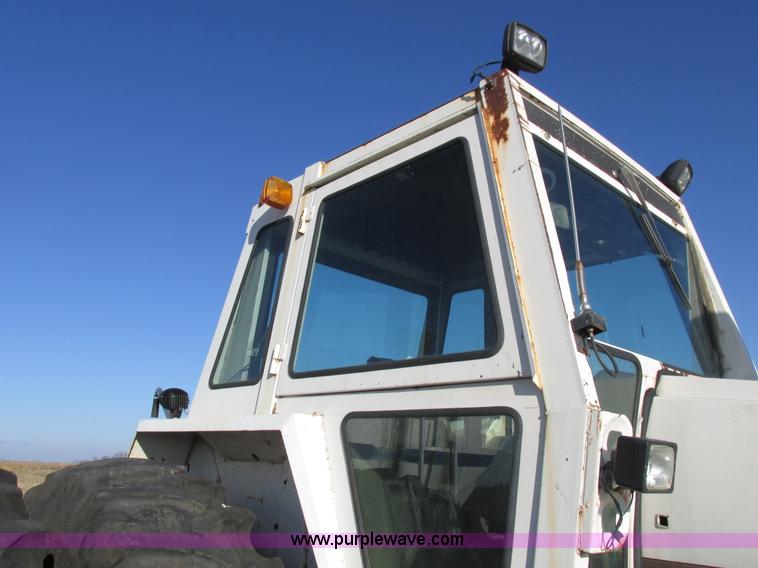 image for item I8829 1974 Case 1370 tractor