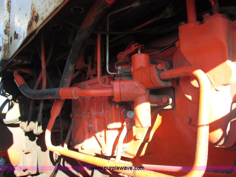 image for item I8829 1974 Case 1370 tractor