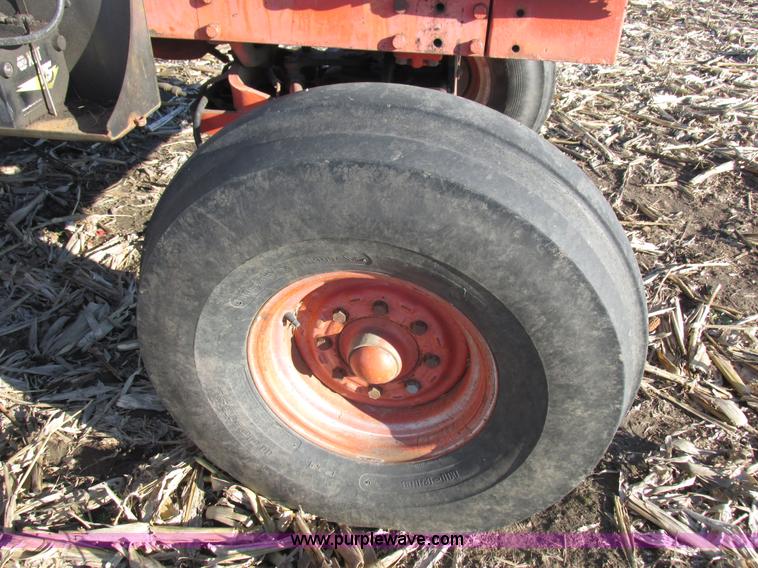 image for item I8829 1974 Case 1370 tractor