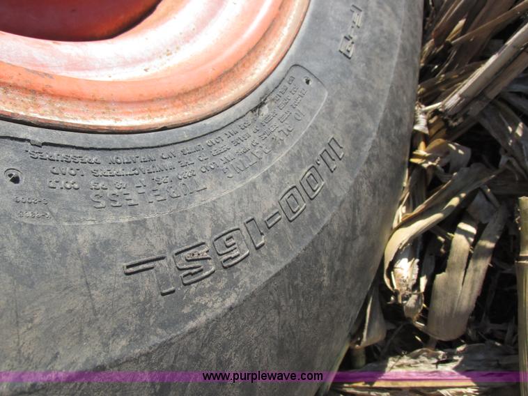 image for item I8829 1974 Case 1370 tractor