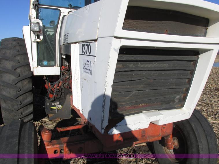 image for item I8829 1974 Case 1370 tractor