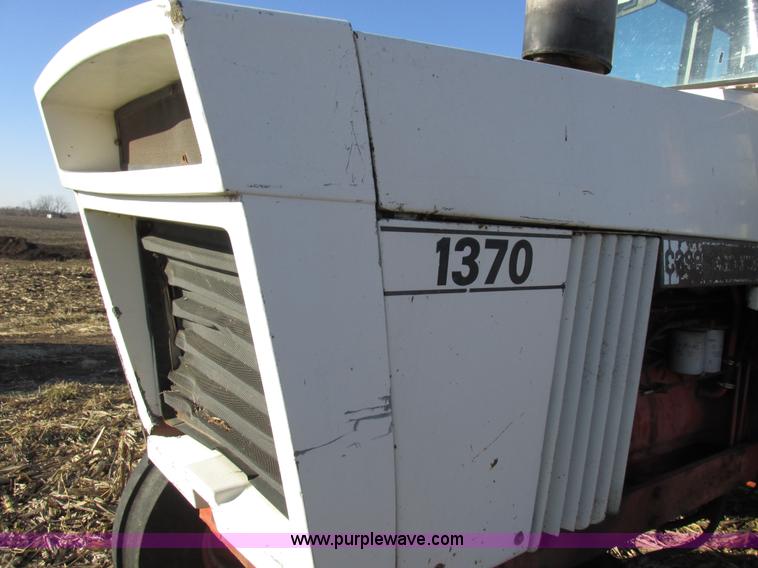 image for item I8829 1974 Case 1370 tractor