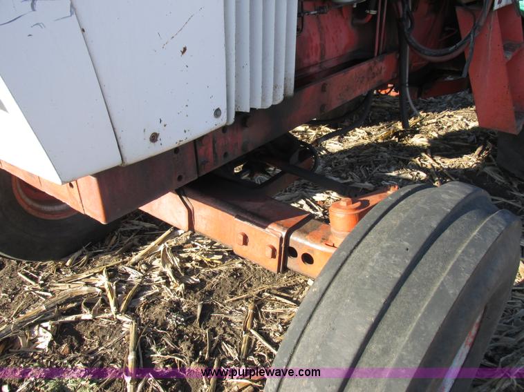 image for item I8829 1974 Case 1370 tractor