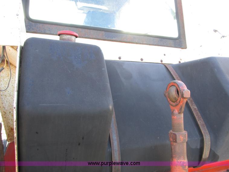 image for item I8829 1974 Case 1370 tractor