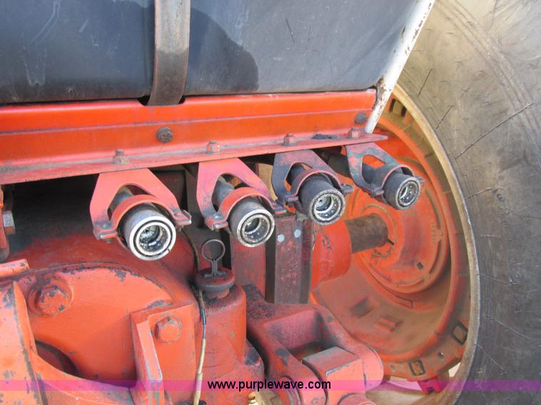 image for item I8829 1974 Case 1370 tractor