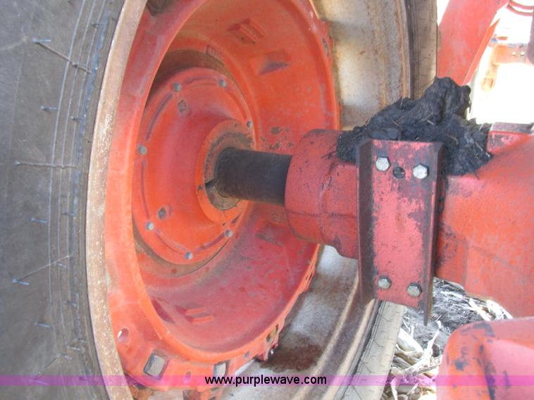 image for item I8829 1974 Case 1370 tractor